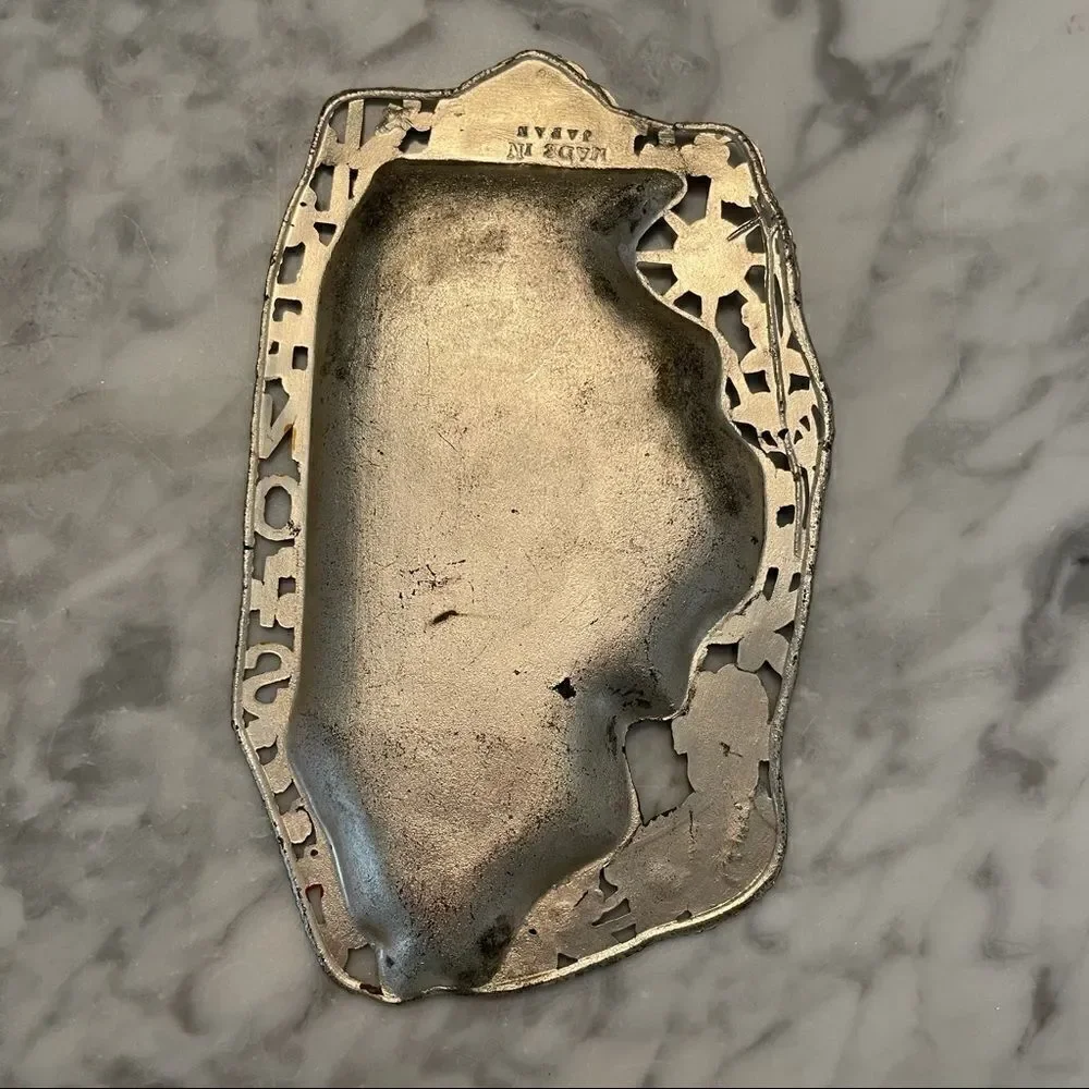 Vintage Illinois Souvenir Tin Ashtray